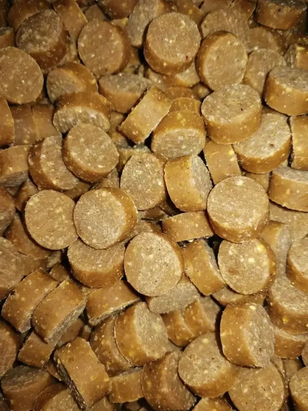 chicken & salmon slices per 100g