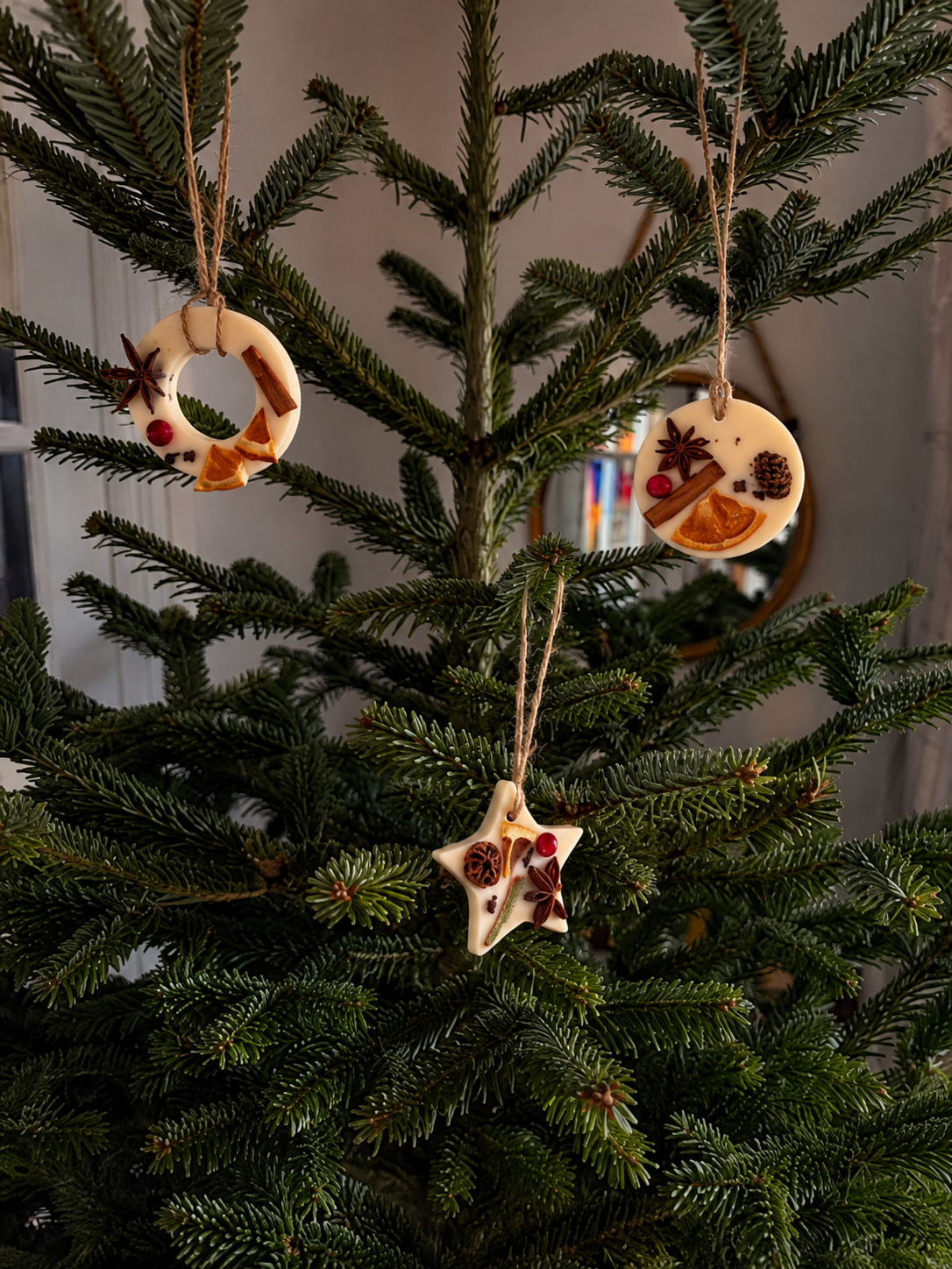 SCENTED TREE DECORATIONS / WAX MELTS
