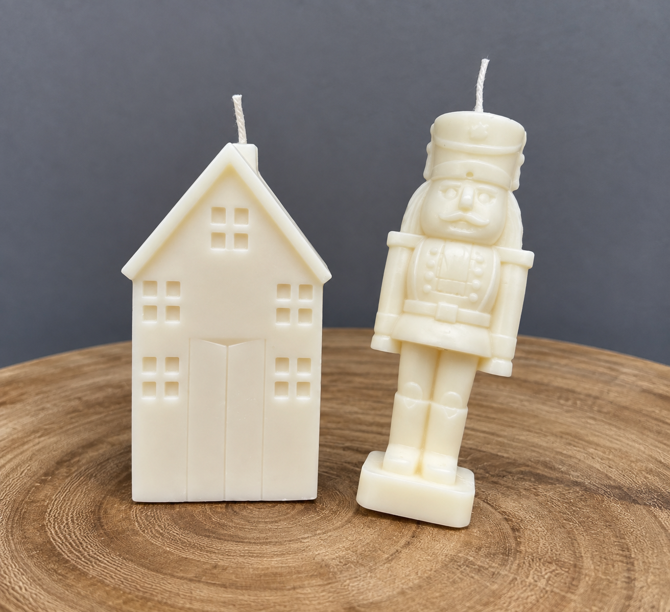 NUTCRAKER candle with house