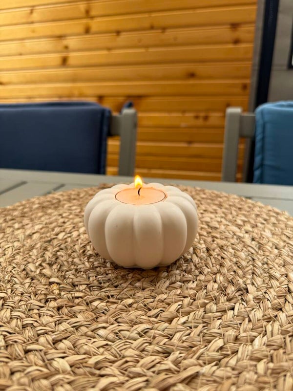 PUMPKIN tealight holder ( one tealight included )