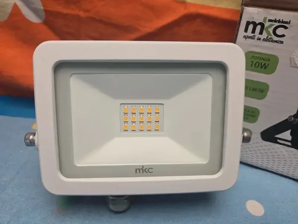 ELETTRONICA - Faro LED da parete O.N Light is on