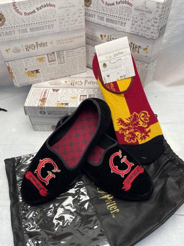 HARRY POTTER - PANTOFOLE + SET 3 CALZE
