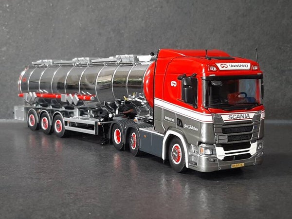 Tekno Gert Jakobsen Scania Next Gen R500 met 3-assige verchroomde tankoplegger