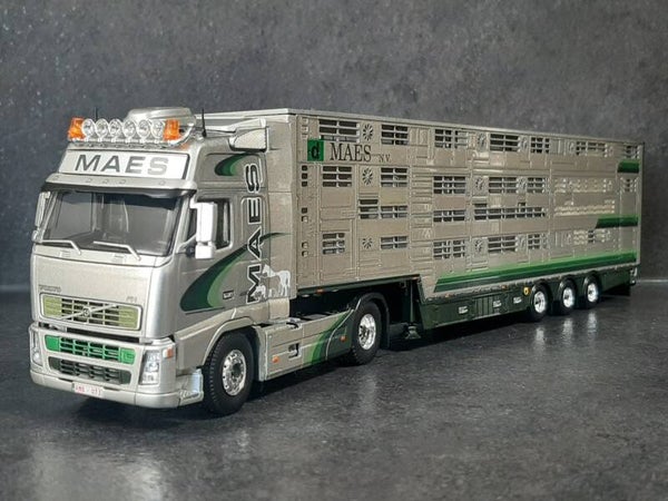 TEKNO Maes Volvo FH02 Globetrotter met 3-assige Pezzaioli veeoplegger