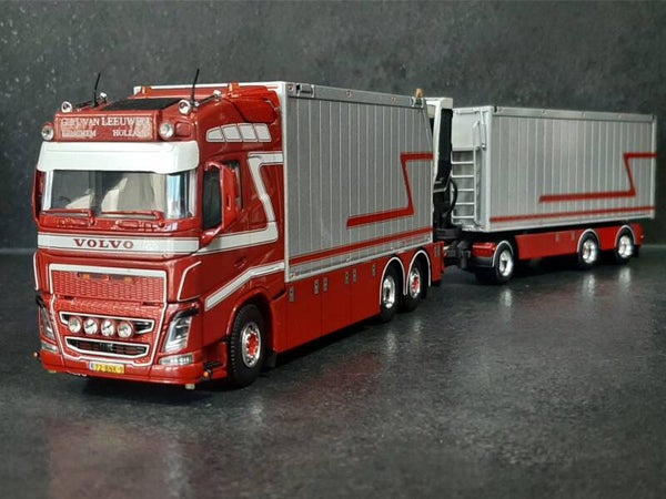 TEKNO G & J van Leeuwen Volvo FH04 Globetrotter met open bakken en laadkraan