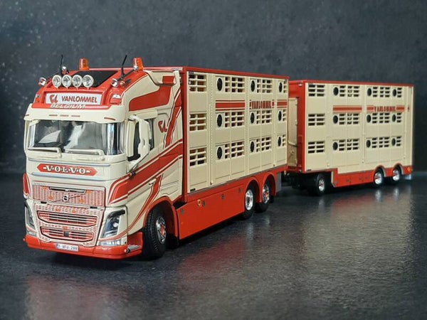 TEKNO Vanlommel Volvo FH04 Globetrotter XL met Pezzaioli veecombi opbouw