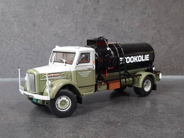 TEKNO Staalduinen Scania L51 motorwagen met resin stookolie tankopbouw