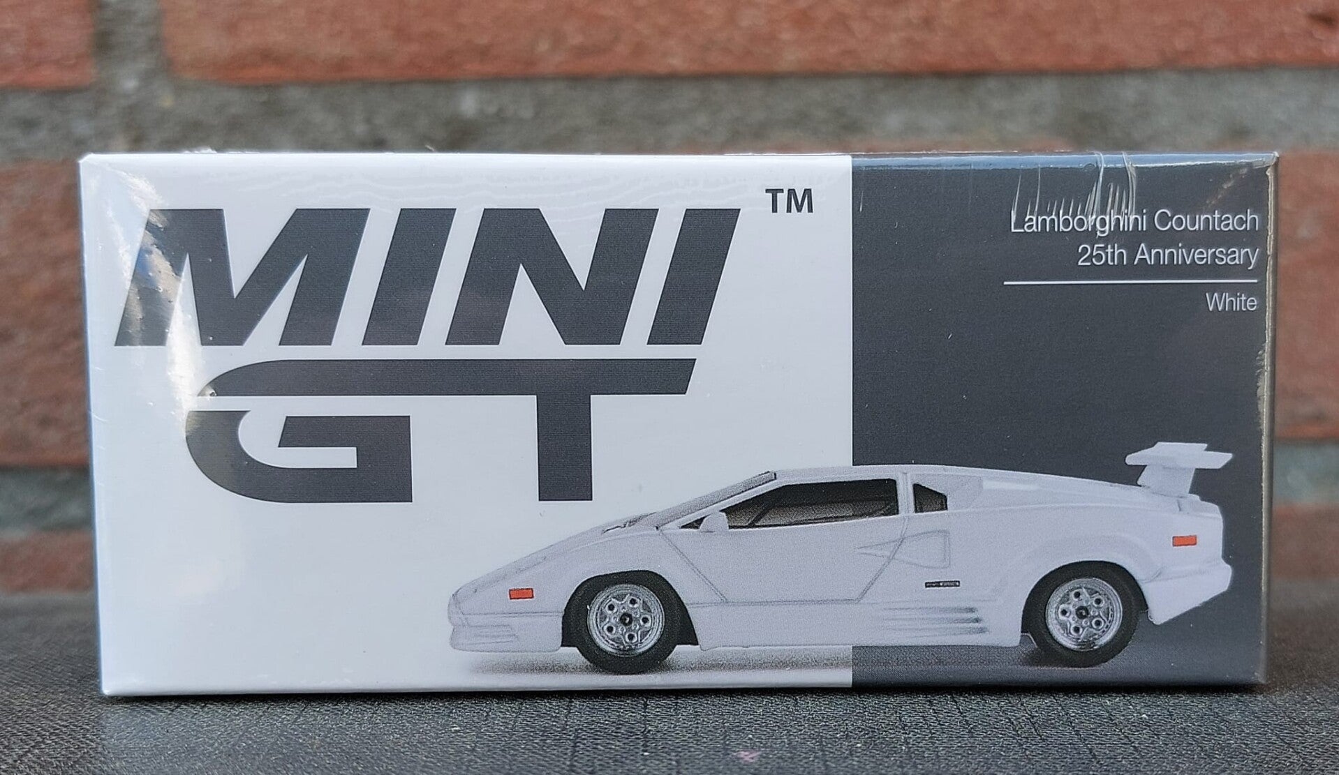 MiniGT 1/64 1989 Lamborghini Countach 25th Anniversary, white nr 1134