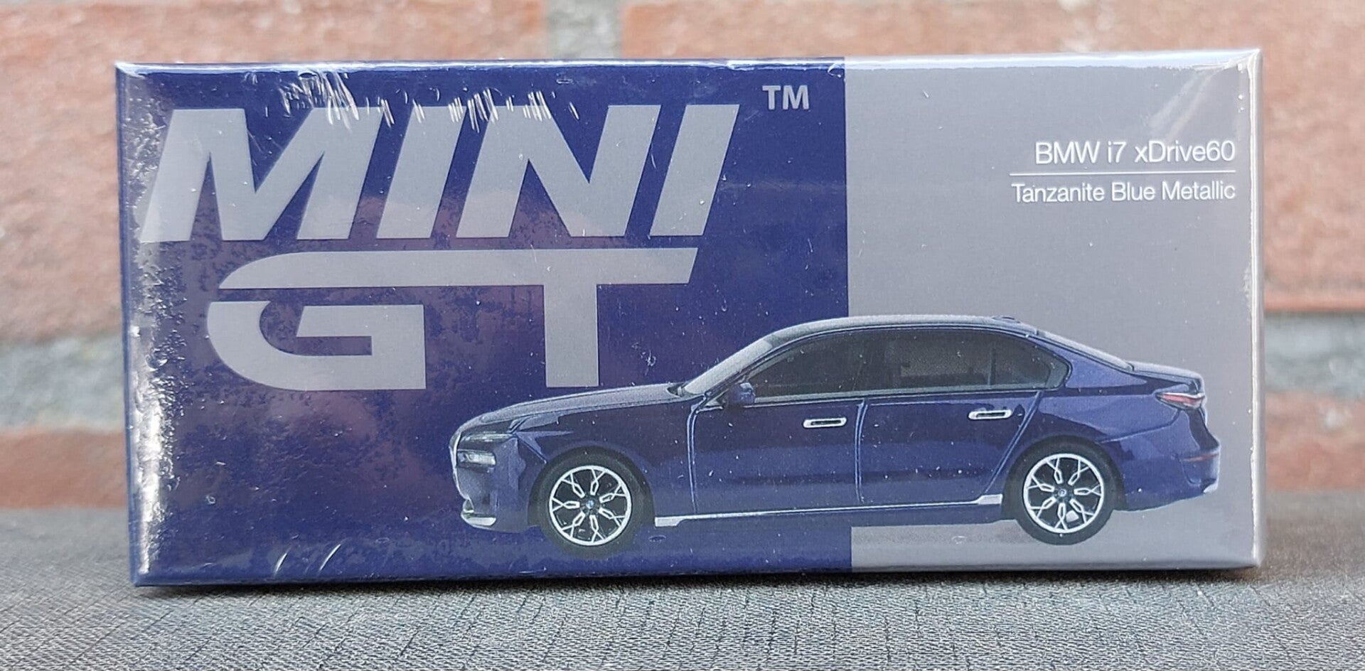 MiniGT 1/64 2022 BMW I7 Xdrive60, tanzanite blue metalic n. 1111
