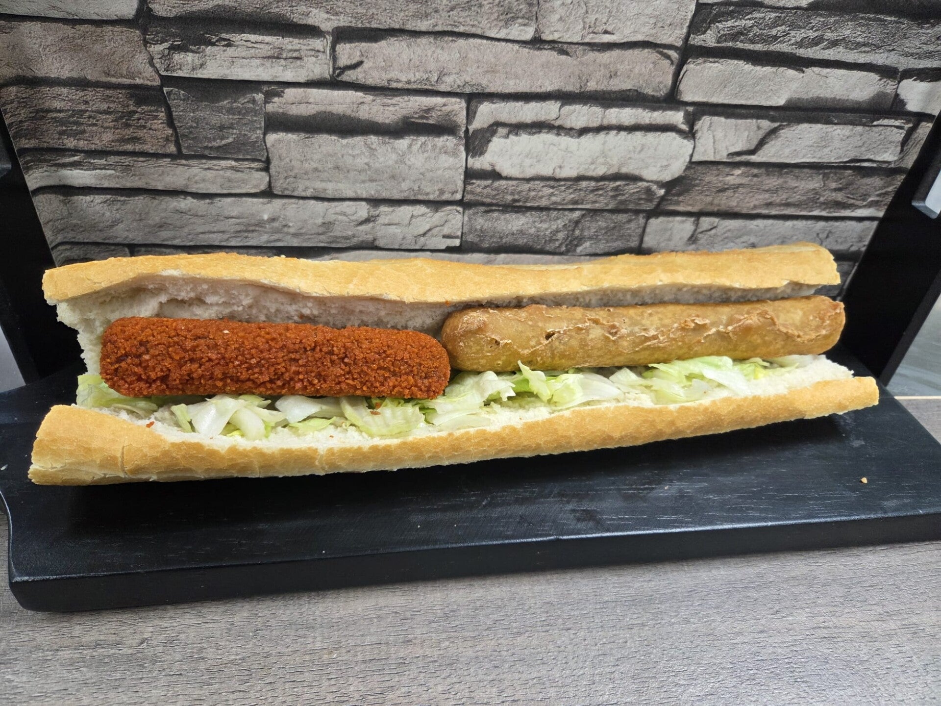 Stokbroodje Goulaskroket en Viandel