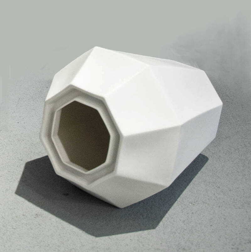 big porc elain vase for Francoise Oostwegel VORMSTOF