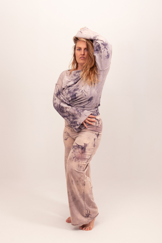 Set Dramatic Long Sleeve Love + The Yogger