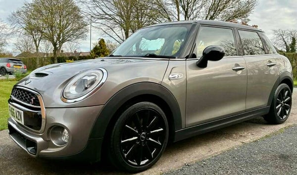2016 Mini Cooper 2.0 SD. Stunning!