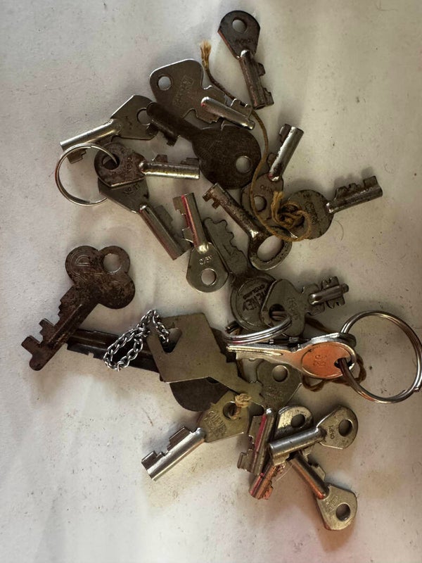 Qntique skeleton keys $8 each