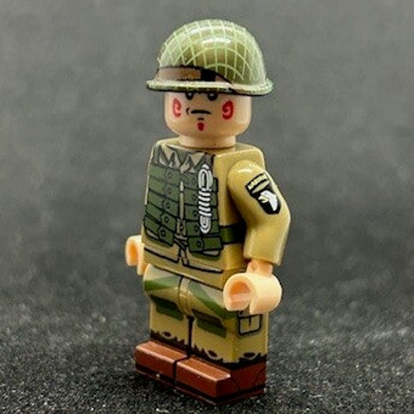 WWII Paratrooper Minifiguur – The Filthy Thirteen (Slag om Normandië)