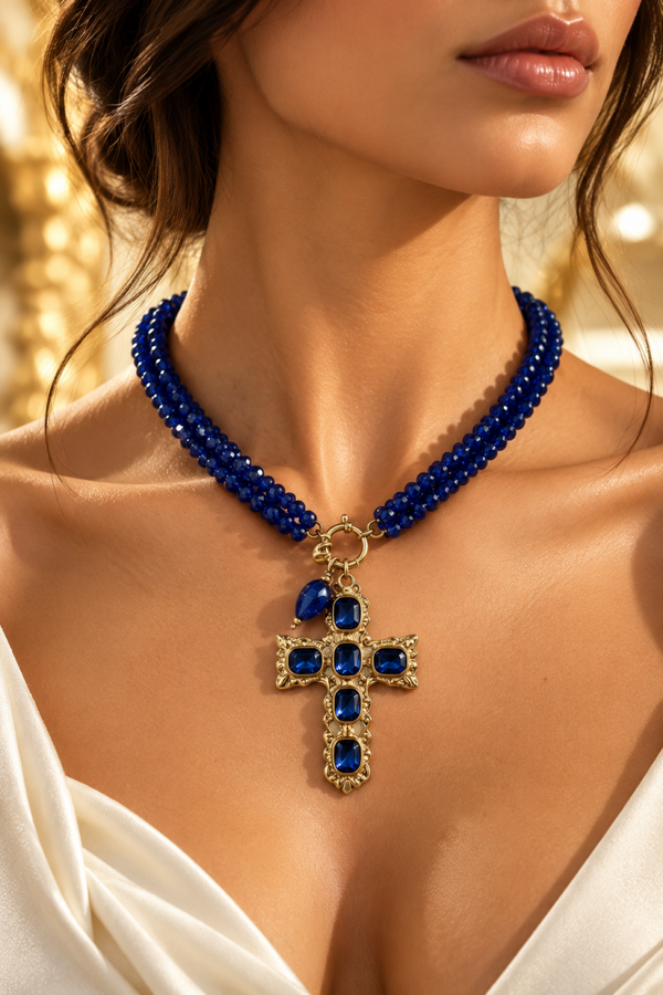 Collana con cristalli e acciaio con croce pendente blu