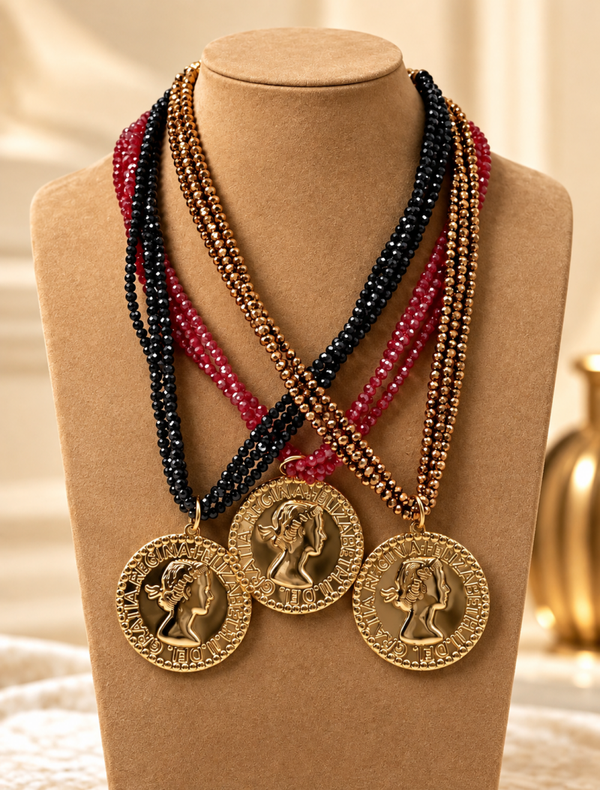 Collana con medaglione moneta in acciaio e pietre luminose, regolabile
