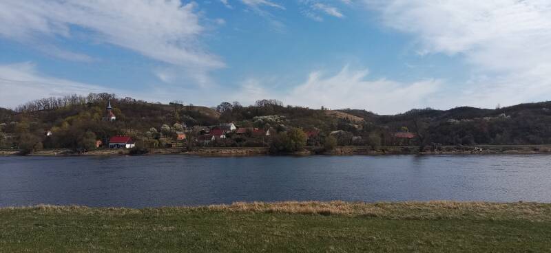 Blick über die Oder nach Polen Zatoń Dolna