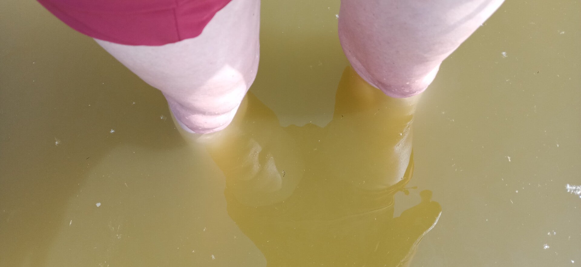 Beine kühlen im Mündesee