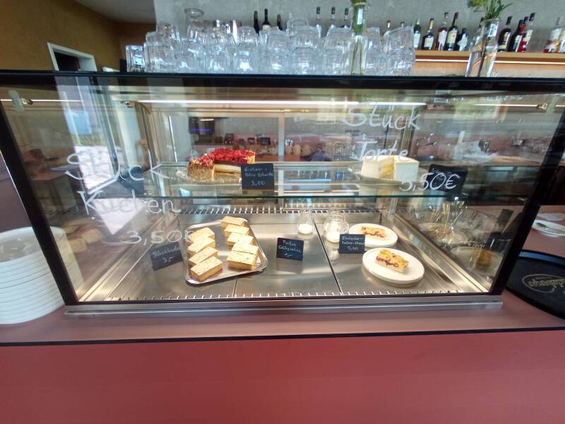 Kuchen- und Tortentheke
