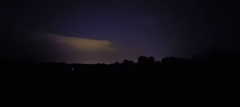 Dunkelheit mit schwachem Mondlicht im Odertal