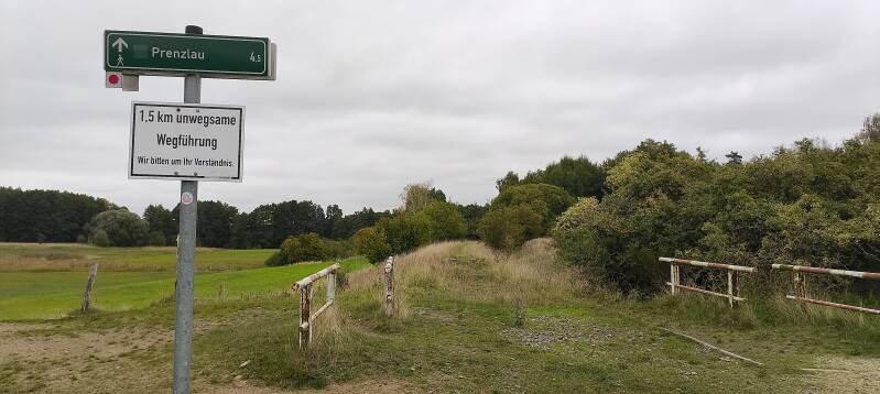 Warnhinweis "unwegsame Wegführung"