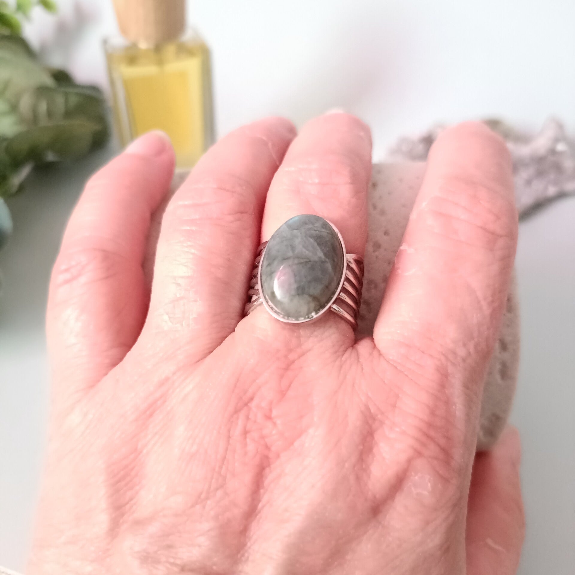 Bague Labradorite Ajustable en Acier Inoxydable - Pierre Naturelle Protectrice