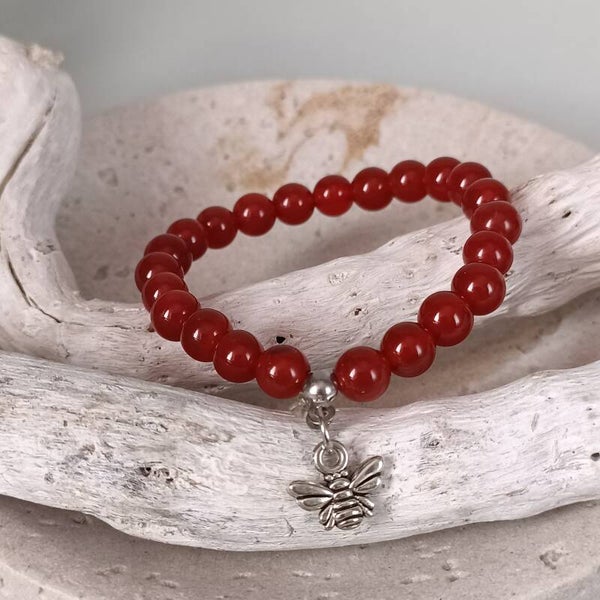 Bracelet en Cornaline Naturelle et son Charme Abeille – Énergie & Créativité
