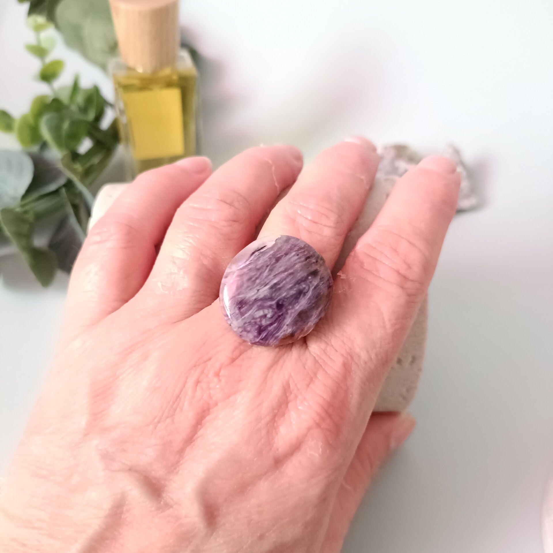 Bague Réglable en Acier Inoxydable avec Charoïte Naturelle - Élégance et Vertus Thérapeutiques