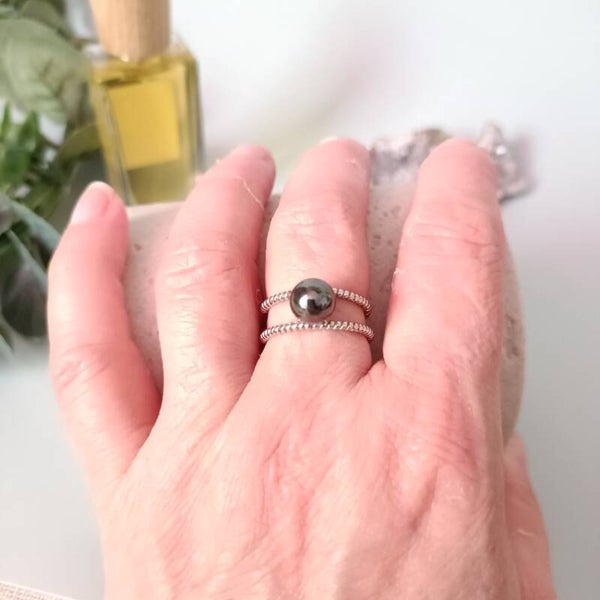 Bague en argent rhodié réglable avec pierre d'hématite