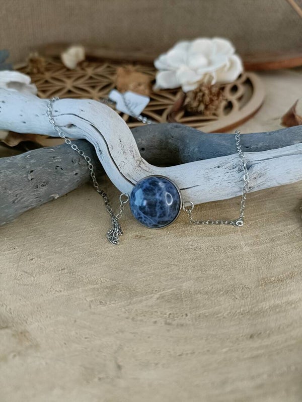 Collier avec Cabochon Sodalite - Élégance Naturelle et Sérénité