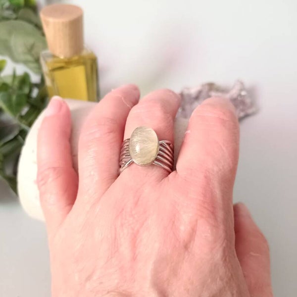 Bague Ajustable en Acier Inoxydable et Phrénite - Élégance Naturelle et Confort
