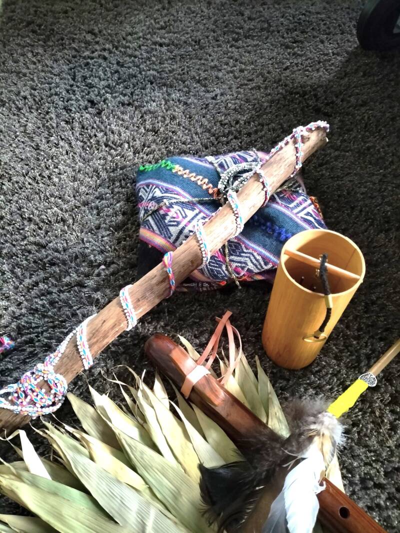 Marc Wynen met sjamaan drum voor energetische healing