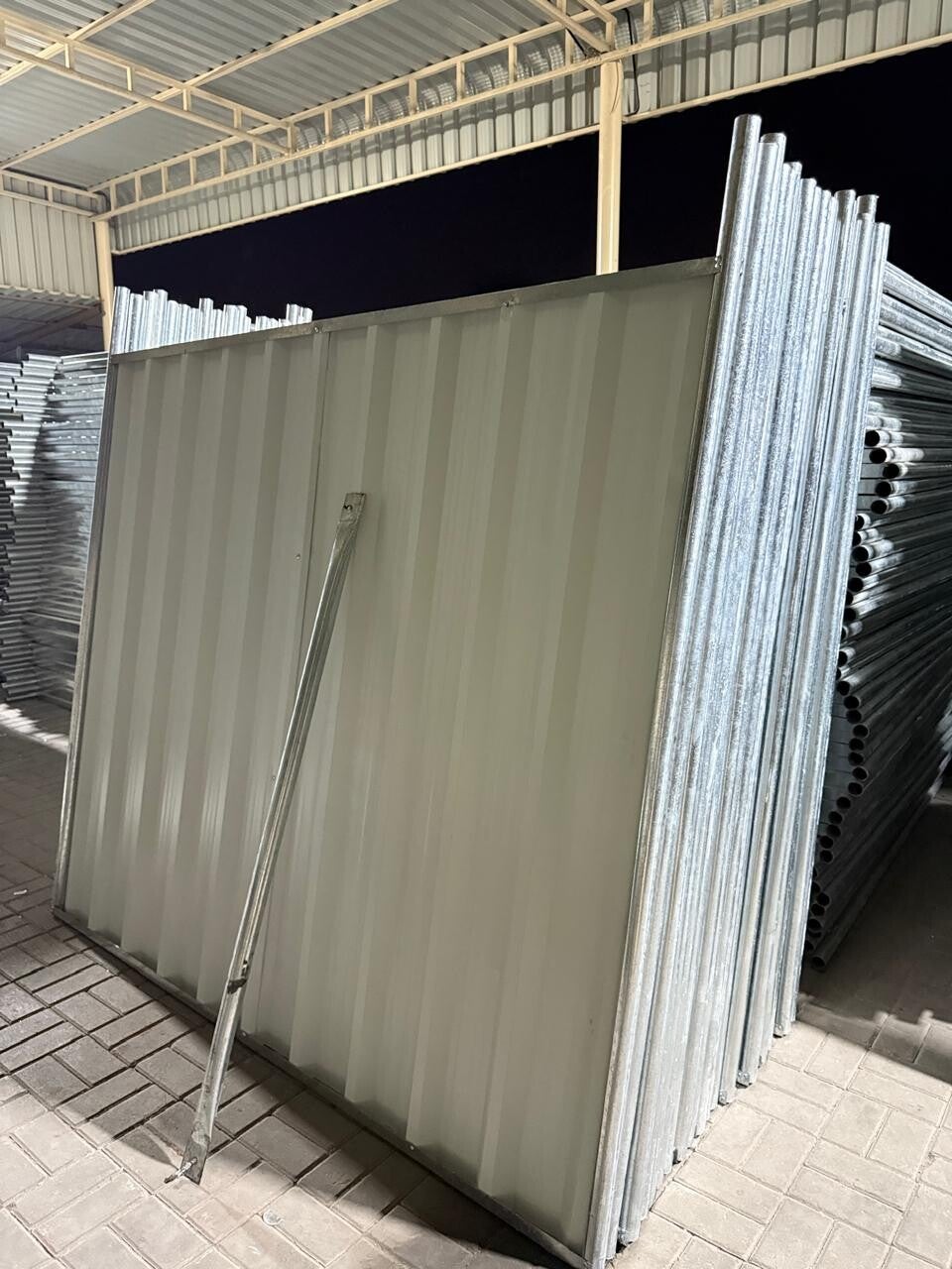 TEMPORARY WALL FANCE