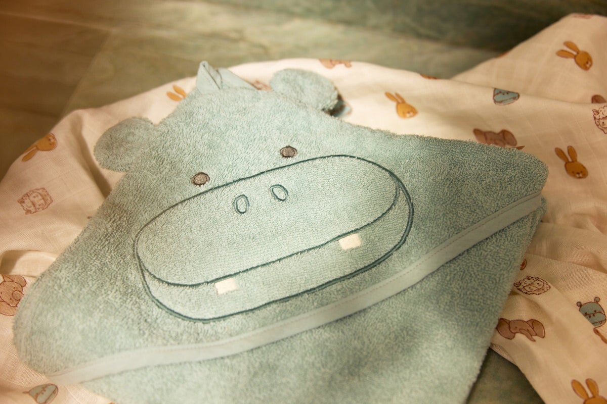 Badcape - Hippo Happy (70×130cm)