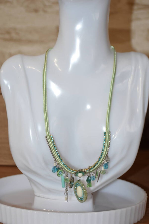 Collier 24