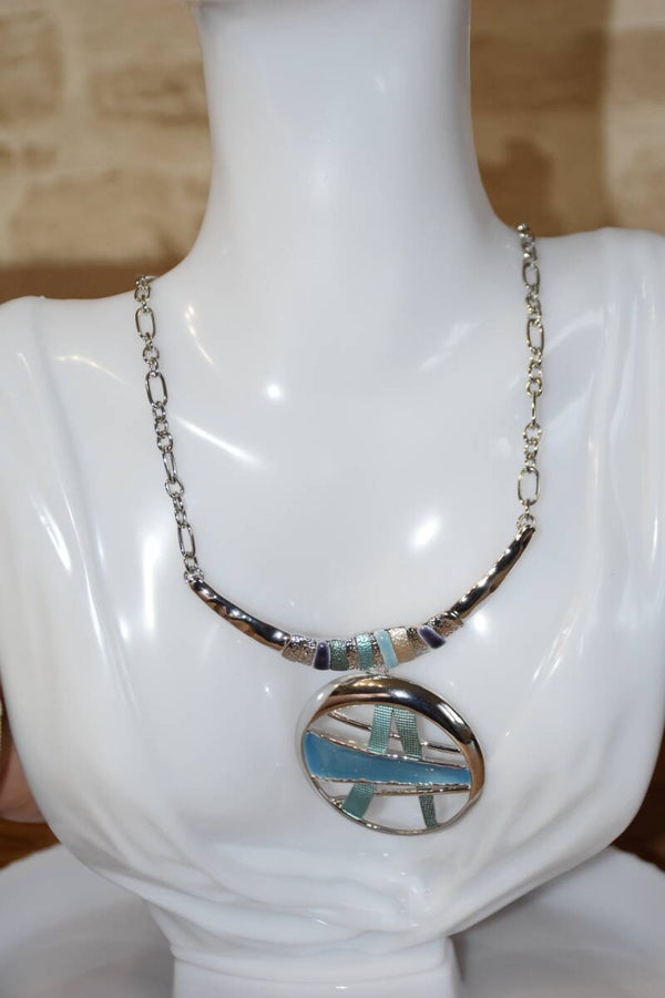 Collier 28