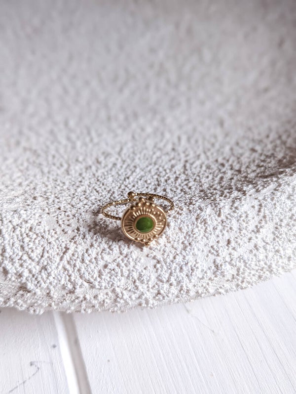 goldener Ring "grüner Stein"