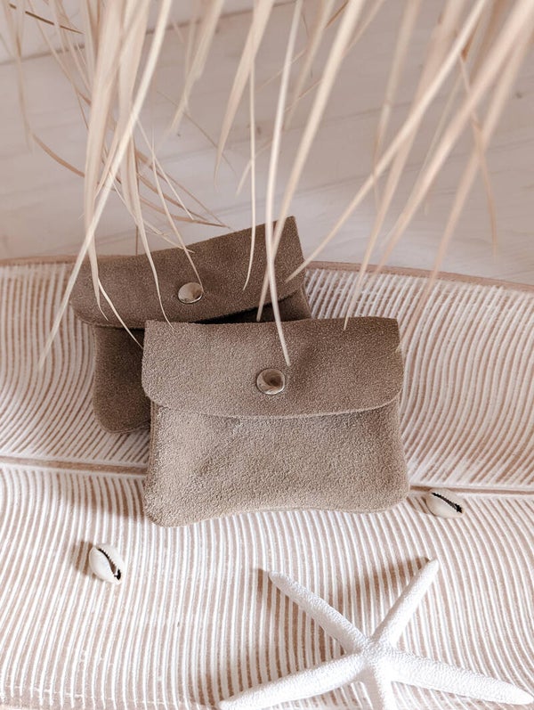 Portemonnaie beige – Kompakt mit Druckknopf und Reißverschluss aus Wildleder