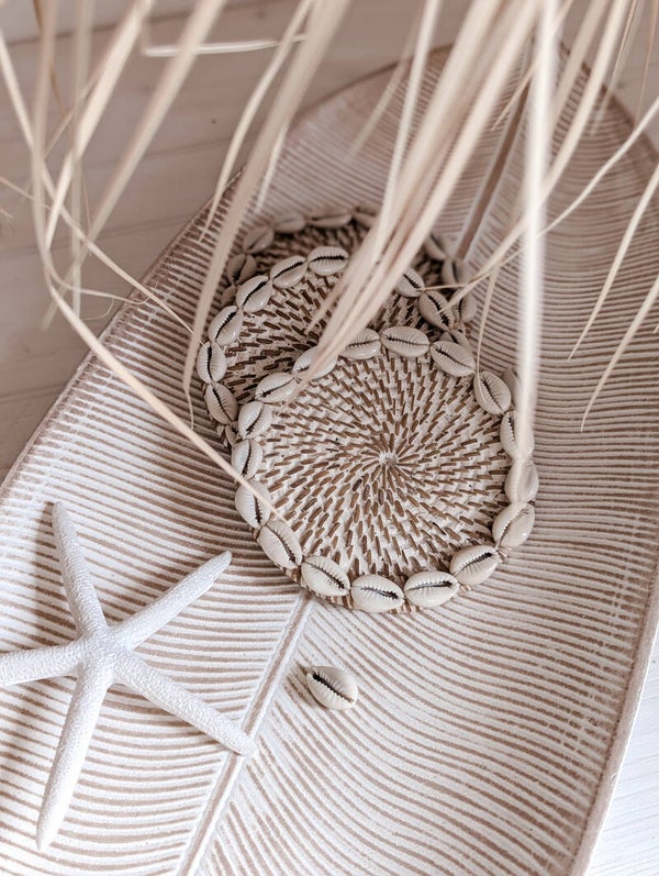 Untersetzer mit Muscheln – Handgefertigt in Bali, 10 cm Durchmesser, Boho Vibes
