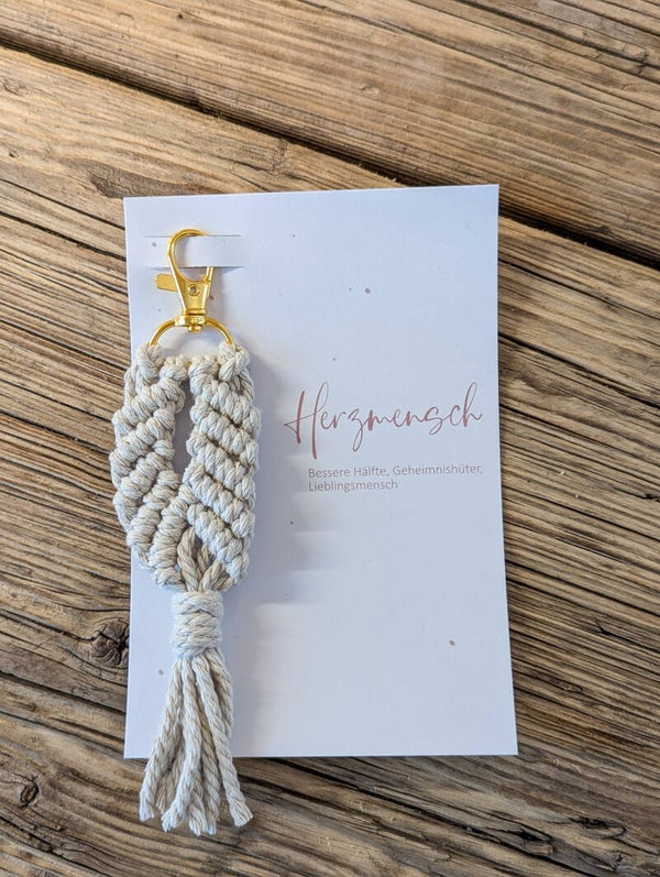 Makramee Schlüsselanhänger "Herzmensch"