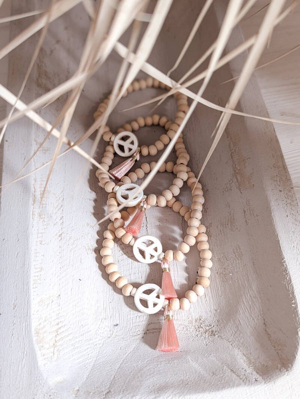 Handgemachtes Boho-Armband mit Peace-Zeichen & Quaste – Natürlich, Stilvoll & Zeitlos