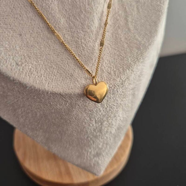 My heart ketting LOVE