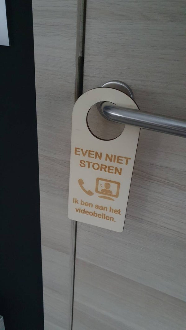 Houten deurhanger - niet storen, ik videobel