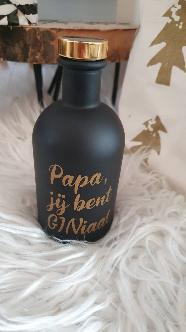 Fles zwart- papa is GINiaal