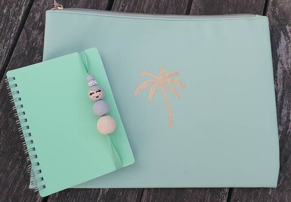 Set pennenzak + notitieboekje met popje van geluk - Groen/Zilver