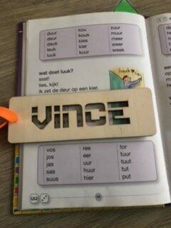 Houten boekenlegger met naam