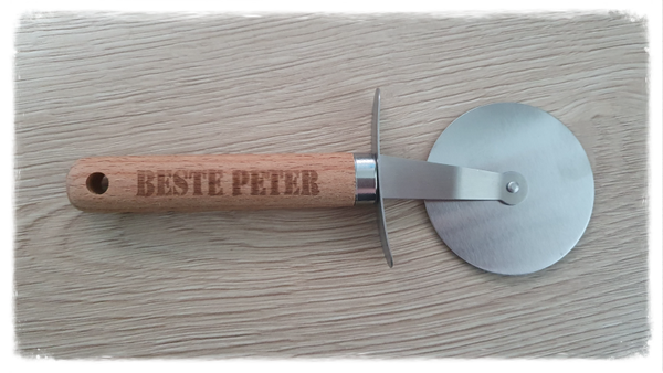 Gepersonaliseerde pizzasnijder in hout