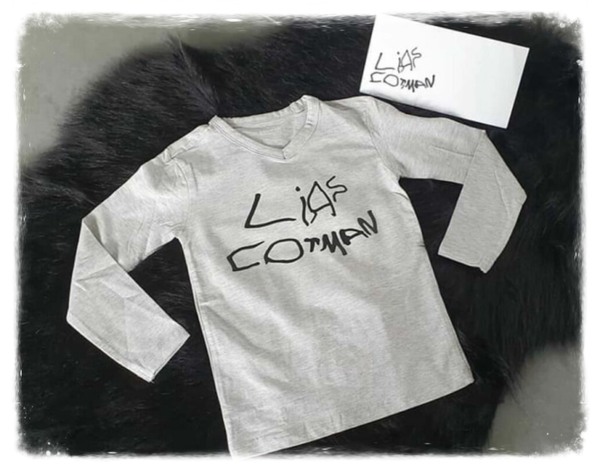 T-shirt met handgeschreven naam of tekening