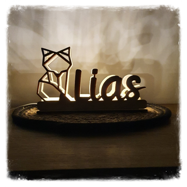 Lamp met naam en/of figuur in hout